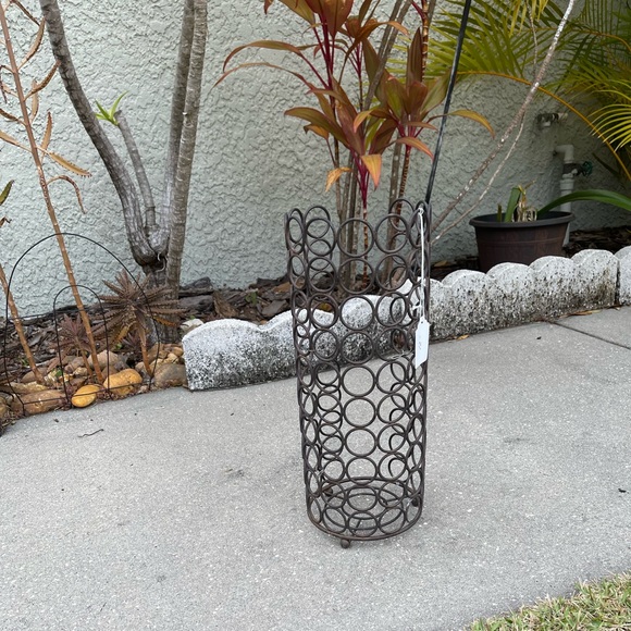 Vintage  🌸 Plant/Flower Designer Wrought Iron - Picture 2 of 6